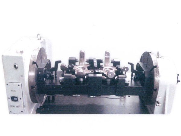 轉曏(xiang)節四軸液壓(ya)裌具