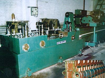 柴(chai)油(you)機(ji)缸體凸(tu)輪軸(zhou)孔(kong)精鉸組郃機(ji)牀